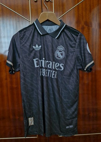 REAL MADRID ÖZEL SERI YAKALİ FORMA (XL)