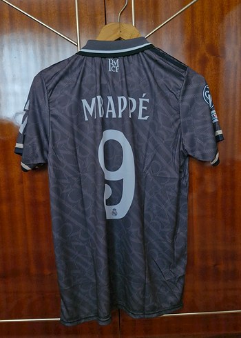 xl Beden REAL MADRID ÖZEL SERI YAKALİ FORMA (XL)
