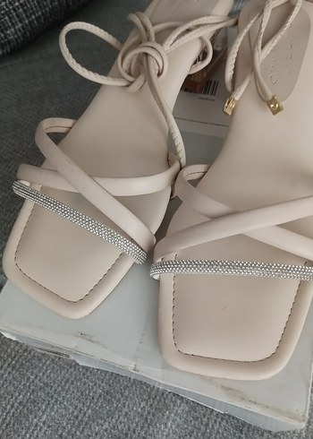 40 Beden Bej Kısa Topuklu Kadın Sandalet