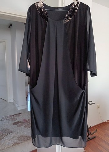 Uzun Siyah Dökümlü Kadın Elbise - Görsel 2