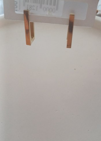 Minimalist Altın Renkli Midi Küpe