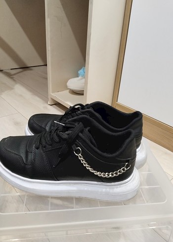 Zincir Detaylı Siyah Yılan Desenli Kadın Spor Ayakkabı - Görsel 3