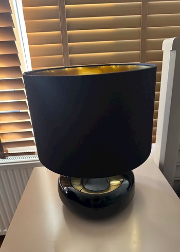 Zara Home Siyah Yuvarlak Tabanlı Masa Lambası