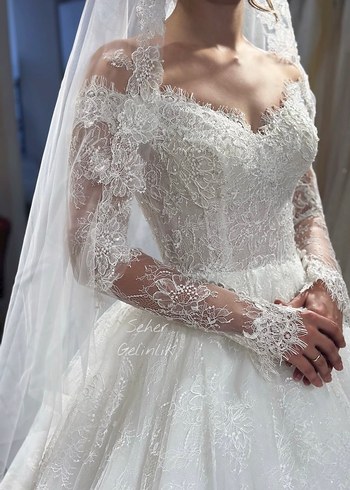 Uzun Kollu A Kesim Fransız Dantel Gelinlik
Duvak tarlatan dahil - Görsel 2