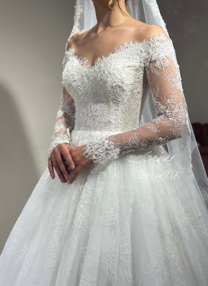 Uzun Kollu A Kesim Fransız Dantel Gelinlik
Duvak tarlatan dahil - Görsel 3