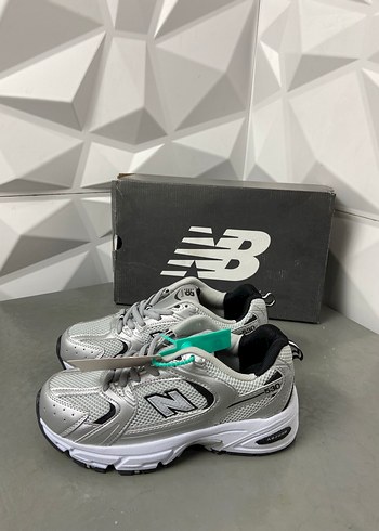 New Balance Sneaker