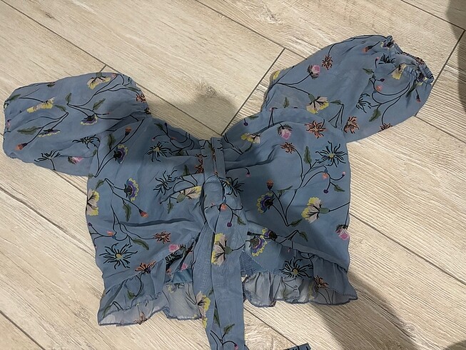Trendyolmilla çiçekli mavi crop