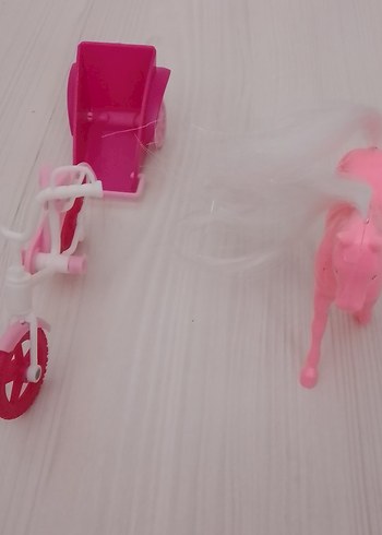 Pembe Plastik At Figürü