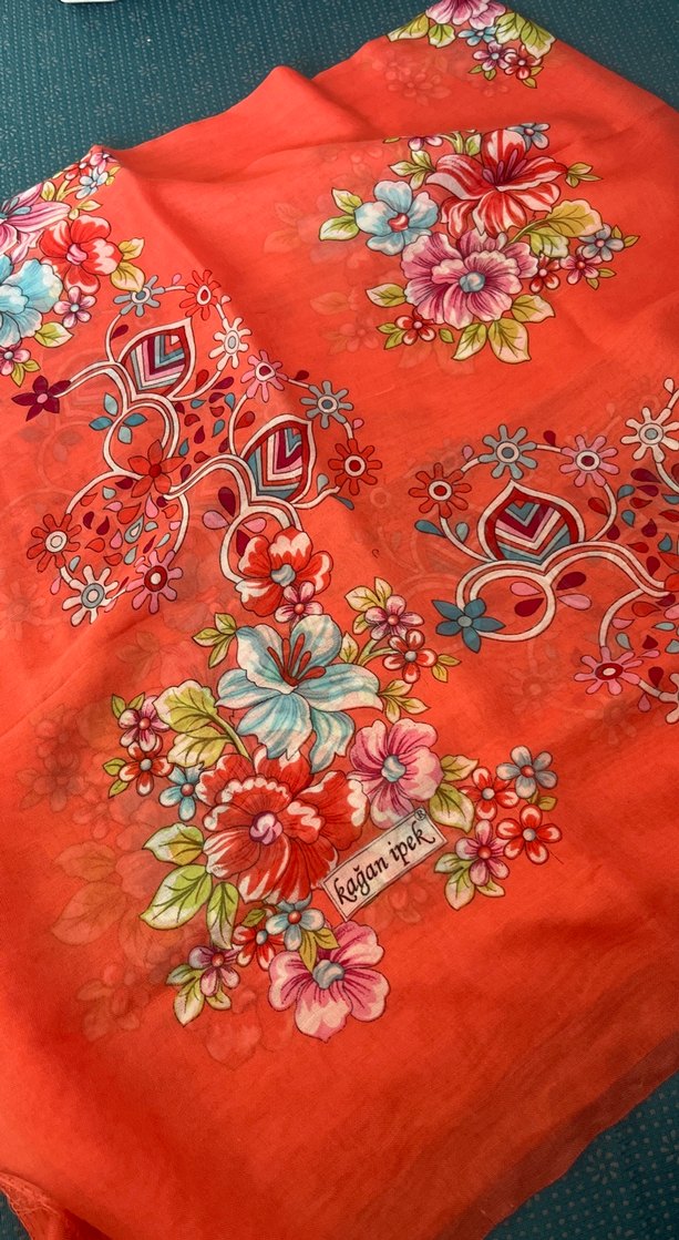 Kırmızı Çiçek Desenli Bohem Kadın Fuları yazma - Görsel 3