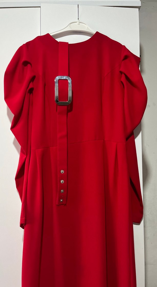 Kemer Detaylı Kırmızı Uzun Elbise - Görsel 2