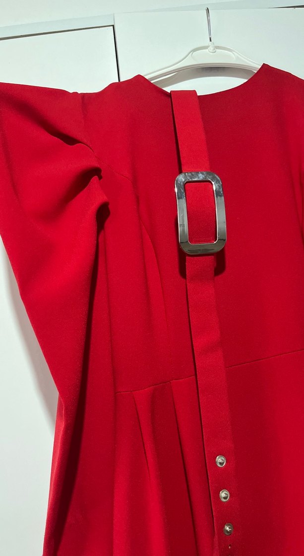 Kemer Detaylı Kırmızı Uzun Elbise - Görsel 3