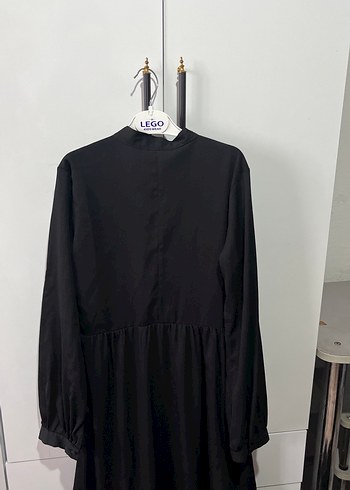 Uzun Siyah Fırfırlı Geniş Kesim Elbise - Görsel 4