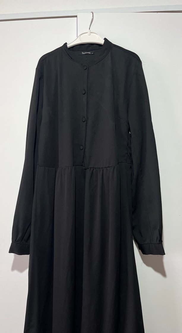 Uzun Siyah Fırfırlı Geniş Kesim Elbise - Görsel 2