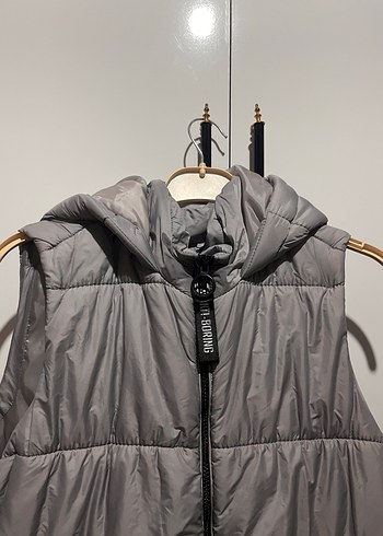 Gri Kapüşonlu Kadın Şişme Yelek - Görsel 2