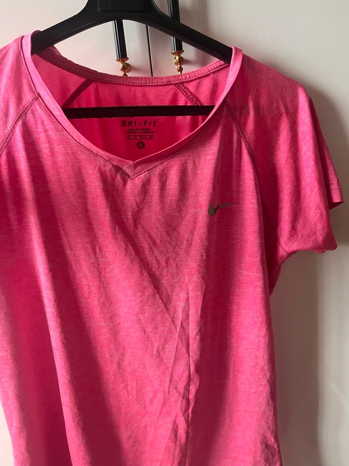 Pembe V Yaka Kısa Kollu Kadın Tişört - Görsel 2