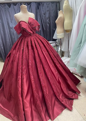 38 Beden bordo Renk Bordo Straplez Nakışlı Fırfırlı Abiye