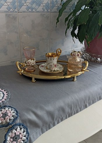 Beden Altın Renkli Dekoratif Tepsi ve Fincan Seti