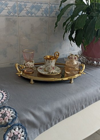 Altın Renkli Dekoratif Tepsi ve Fincan Seti