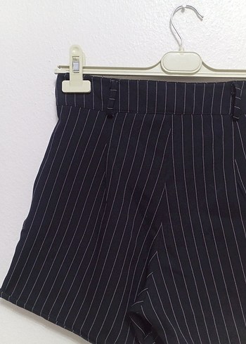 Gri Çizgili Pilili Mini Şort - Görsel 4