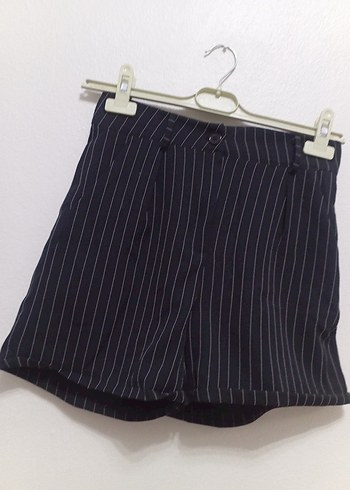 Gri Çizgili Pilili Mini Şort - Görsel 2