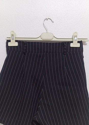 Gri Çizgili Pilili Mini Şort - Görsel 3