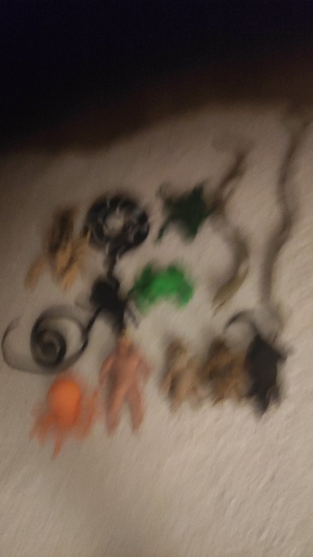 Çeşitli Renklerde Hayvan ve İnsan Figürleri - Görsel 4