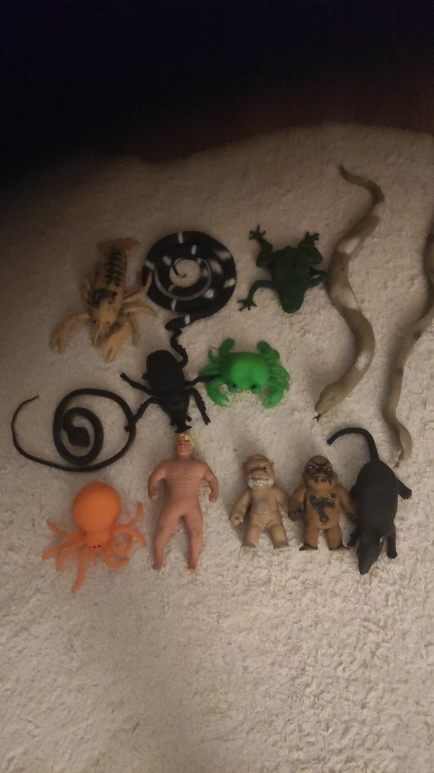 Çeşitli Renklerde Hayvan ve İnsan Figürleri - Görsel 2