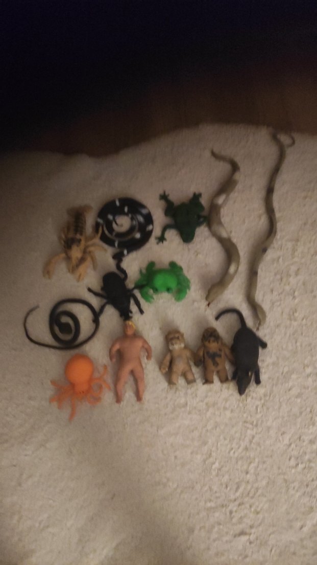 Çeşitli Renklerde Hayvan ve İnsan Figürleri - Görsel 3