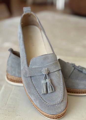 Gri Süet Püsküllü Kadın Loafer