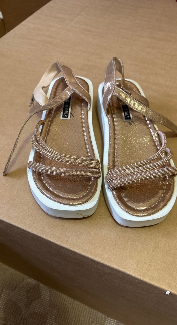 Bej Parlak Bantlı Dolgu Topuklu Kadın Sandalet - Görsel 3