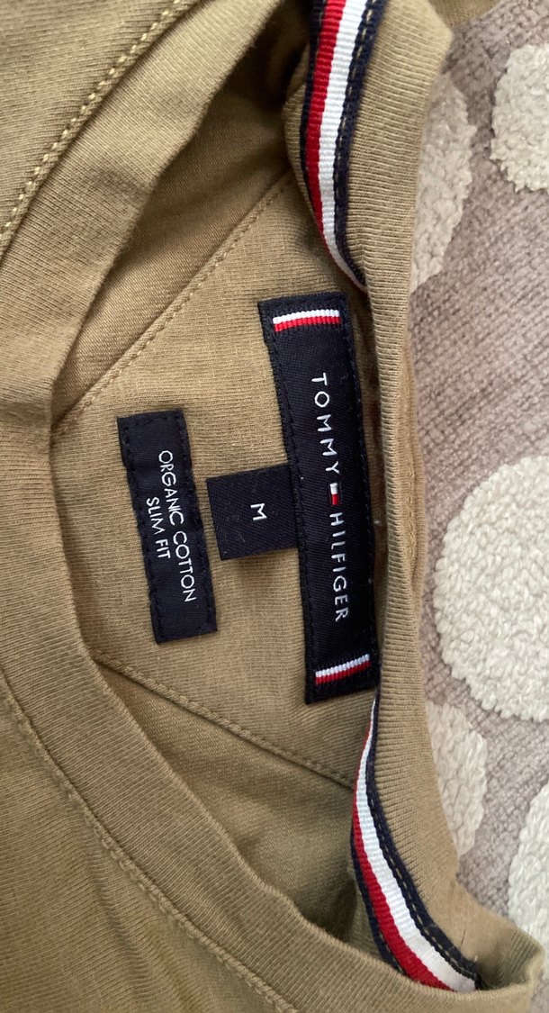 Tommy Hilfiger Bej Keten Basic Tişört - Görsel 3