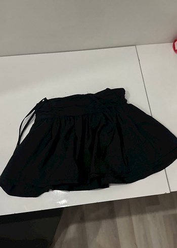 Siyah Kemerli Mini Etek