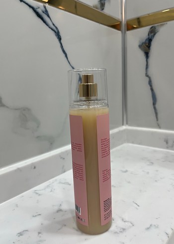 Beden La Vase Parlak ve Düzleştirici Saç Spreyi 250 ml