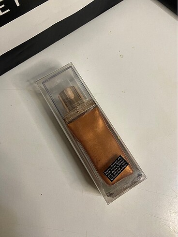 Huda Beauty İlluminatour bronzer