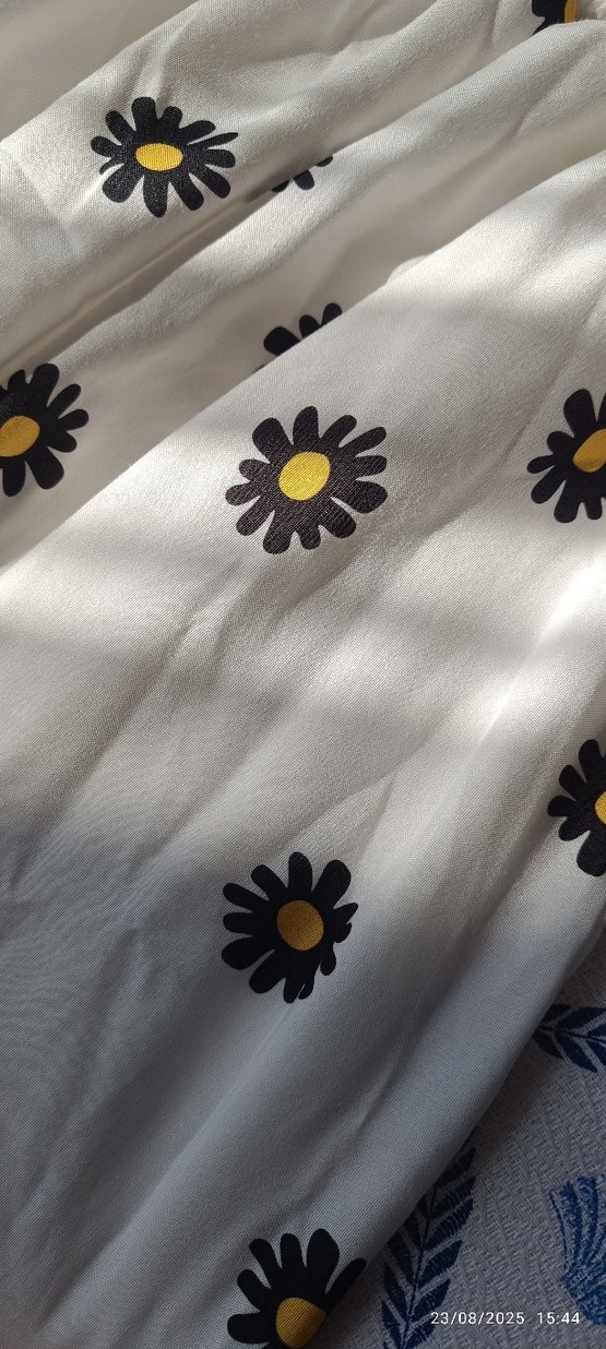 Beyaz siyah papatyalı midi elbise - Görsel 2