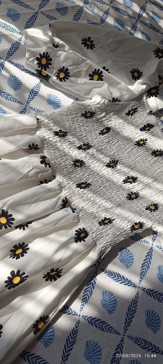 Beyaz siyah papatyalı midi elbise - Görsel 3