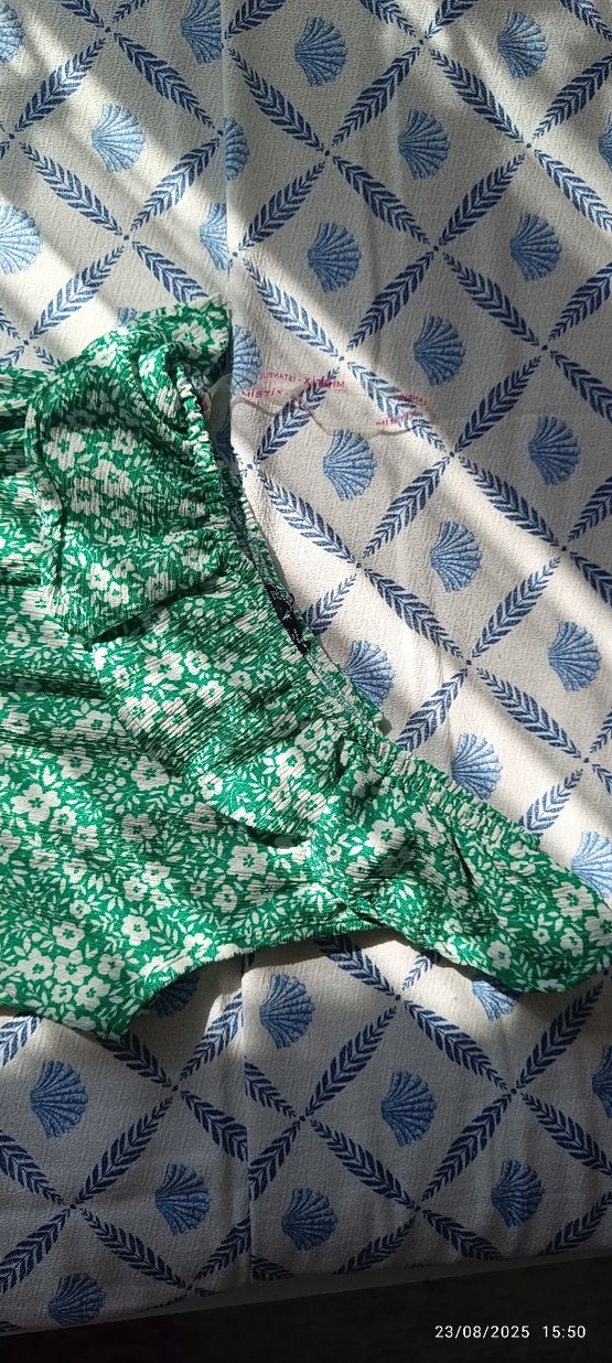 Yeşil Çiçek Desenli midi tek omuz Elbise - Görsel 3