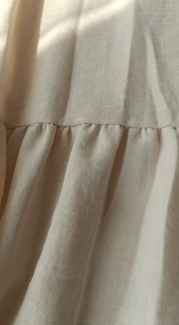 Krem renk yazlık ip askılı göğüs dekolteli midi elbise - Görsel 2