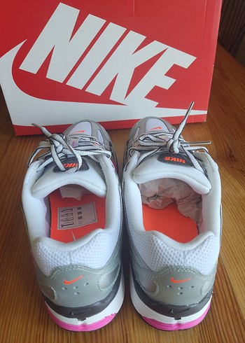 40,5 Beden gri Renk Nike P-6000