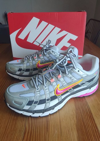 Nike Nike P-6000