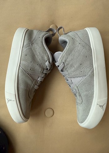 Nike jordan series es alt Gri Süet Erkek Çocuk Spor Ayakkabı - Görsel 3