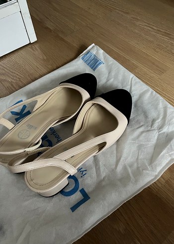 Beyaz Siyah Detayli Kadın Topuklu Babet - Görsel 2