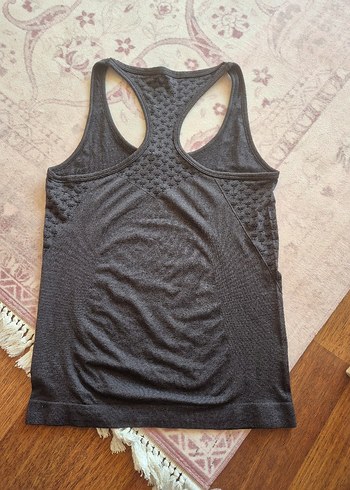xl Beden Hummel marka fakat orjinal değildir.Gri Kadın sporcu tshirt