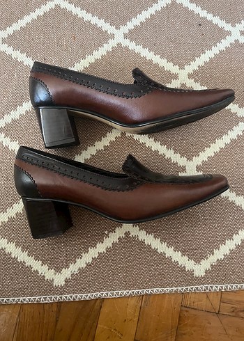 Kahverengi Deri Klasik Kadın Topuklu Ayakkabı - Görsel 2