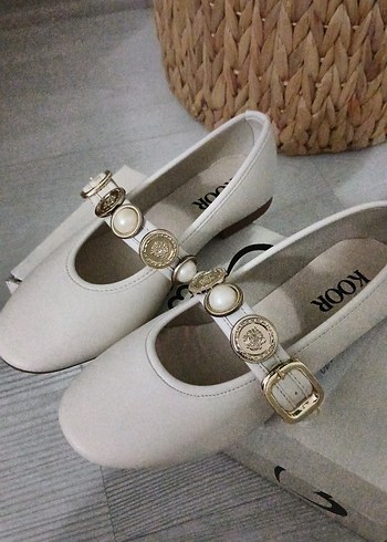 36 Beden Beyaz Tokalı Kadın Stiletto Babet