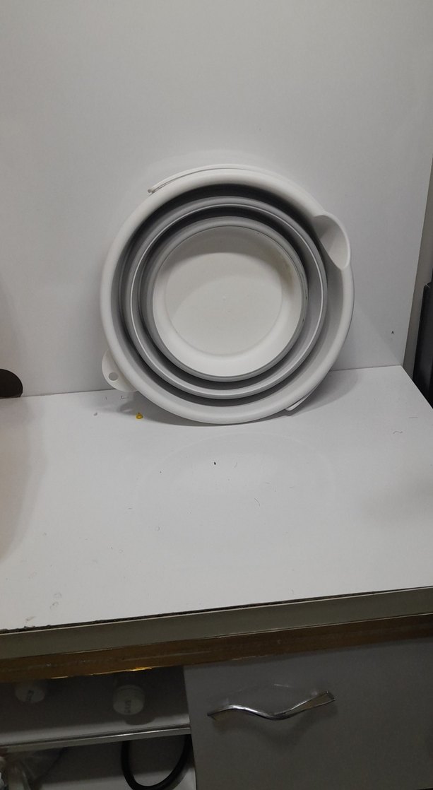 Katlanabilir Gri-Beyaz Su Kovası - Görsel 2