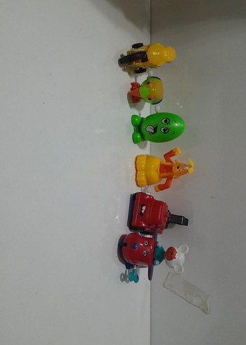 Renkli Çeşitli Oyuncak Figürler