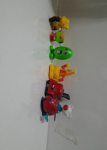 Renkli Çeşitli Oyuncak Figürler