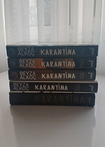  Beyza Alkoç - Karantina Roman Seti