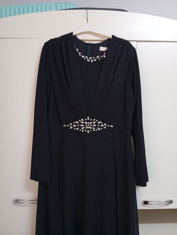 Uzun Siyah V Yaka Drapeli Abiye Elbise - Görsel 2